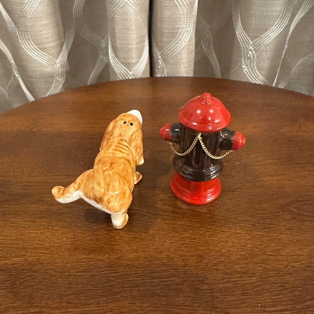 Roma Red American Collectibles Salt & Pepper Shakers - Picture 3 of 10